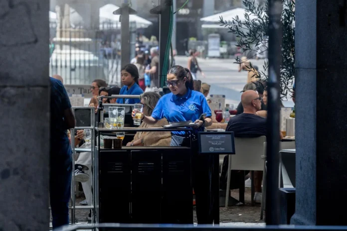 EPA.- El paro descendió en C-LM en 3.100 personas durante el tercer trimestre del año, un 2,39% menos
