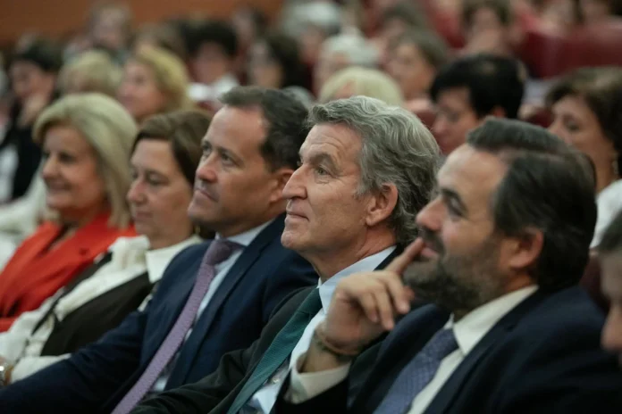 Feijóo critica el "desahucio a 75 familias de la Guardia Civil" por las obras del cuartel en Toledo
