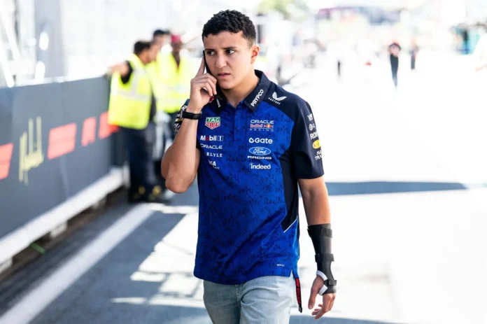 Fórmula 1.- El piloto francés Isack Hadjar (Red Bull) vuelve en Bakú tras su lesión en la muñeca