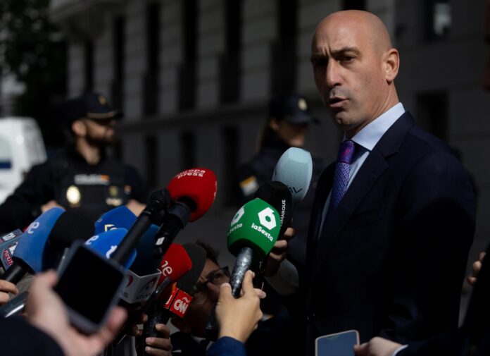 Fútbol.- Rubiales insiste en que el beso a Hermoso fue