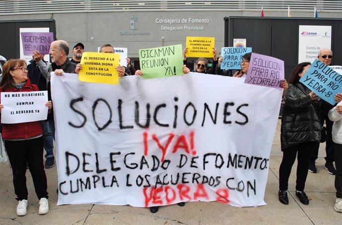 Manifestación problemas calle Rio Yedra
