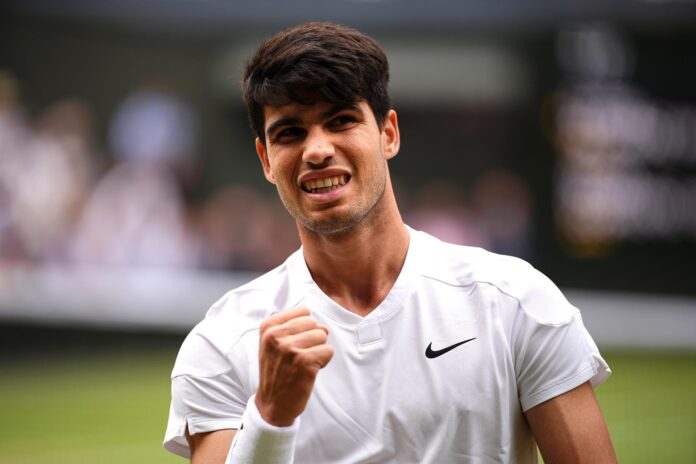 AV.- Tenis/Wimbledon.- El español Carlos Alcaraz fulmina a Djokovic y sigue haciendo historia con su segundo Wimbledon