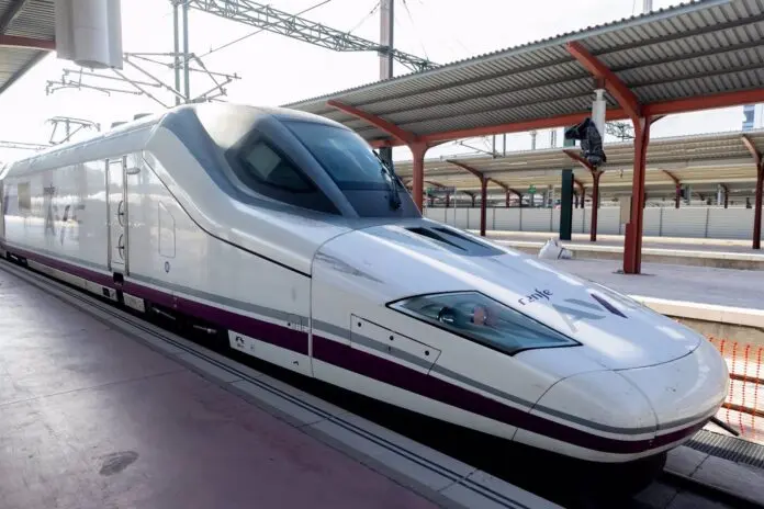 Un tren de Renfe Un tren de Renfe