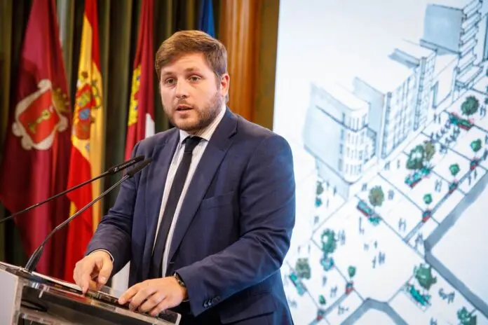 El consejero de Fomento, Nacho Hernando, durante la presentación del proyecto.