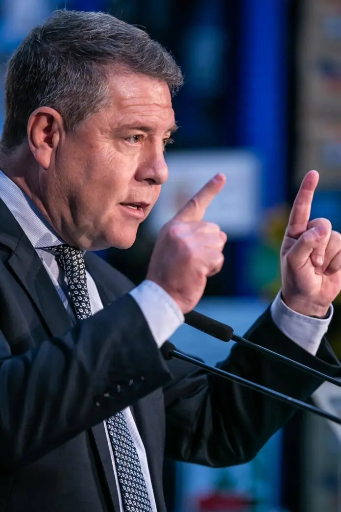 Page cree que ceder la gestión de impuestos a la Generalitat es