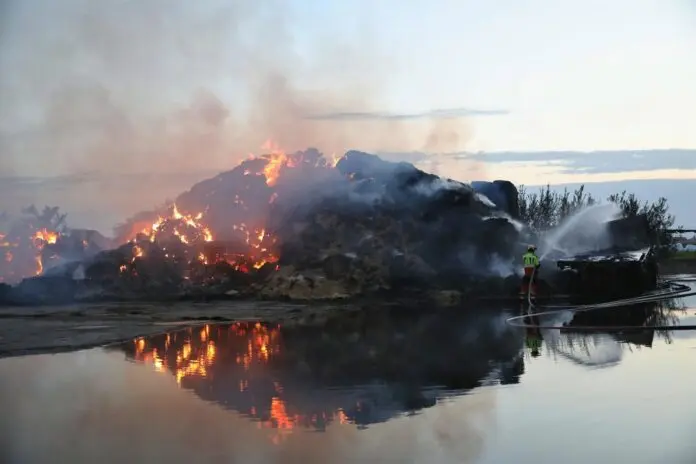 El fuego de Calera y Chozas (Toledo) se complica y pasa a nivel 2, con quince medios y 67 efectivos trabajando
