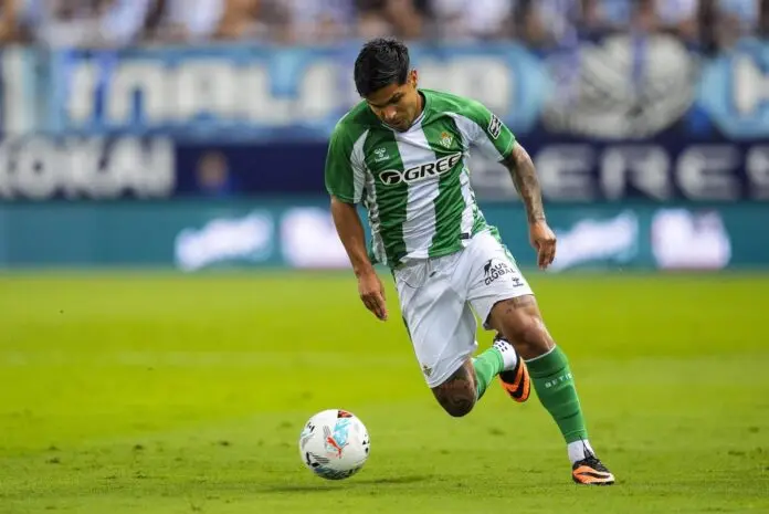 Fútbol/Primera.- (Previa) Elche y Betis abren en el Martínez Valero un curso de expectativas dispares
