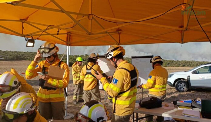 Incendios.- Hasta 17 medios, uno de ellos aéreo, trabajan en el fuego de Valverdejo (Cuenca), que sigue sin control
