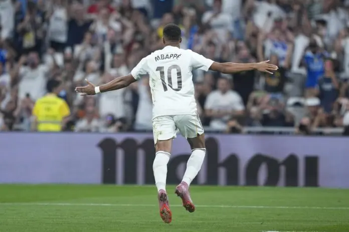 Fútbol/Primera.- Crónica del Real Madrid - CA Osasuna: 1-0