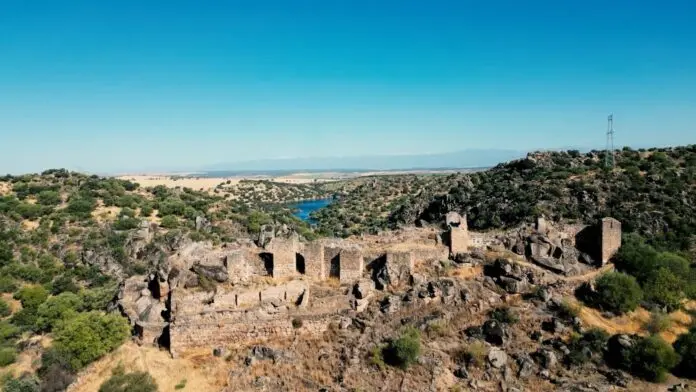 Los trabajos arqueológicos en Ciudad de Vascos celebran medio siglo con una próxima exposición en el Museo de Santa Cruz