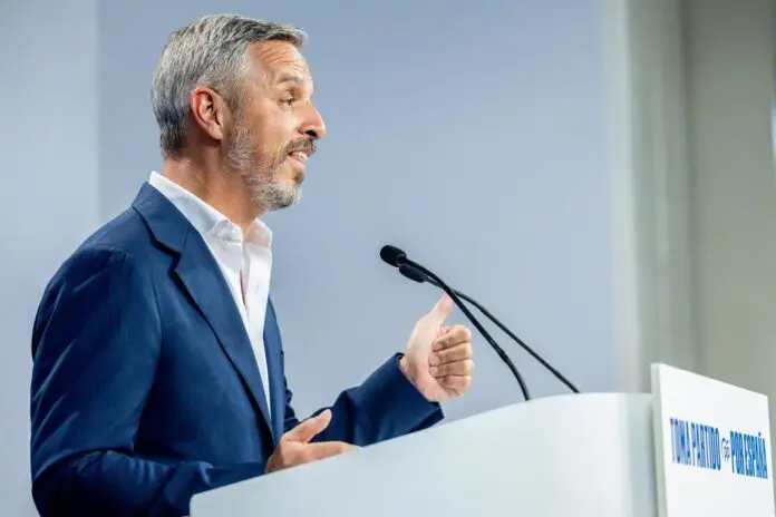 Bravo ironiza tras conocerse el CIS: