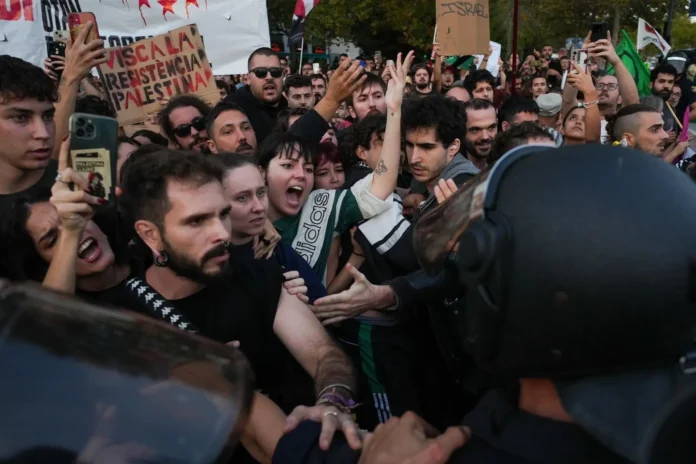 Baloncesto.- Cinco detenidos en altercados durante la protesta a las puertas del partido Valencia Basket-Hapoel Tel Aviv