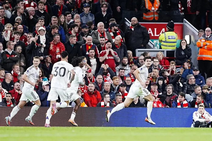 Fútbol/Premier.- (Crónica) El United asalta Anfield y agrava la crisis del Liverpool
