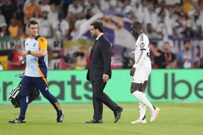 Fútbol/Champions.- Ferland Mendy, principal novedad en la convocatoria del Real Madrid para la visita de la Juventus