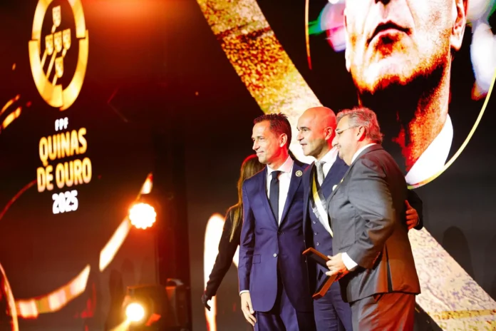 Fútbol.- Roberto Martínez recibe la Medalla al Mérito Deportivo de la Federación Portuguesa