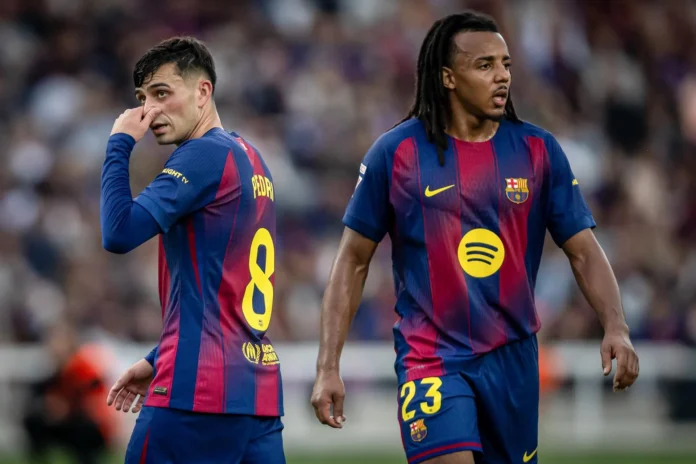 Fútbol.- Koundé entra en una lista del Barça con bajas para el Clásico