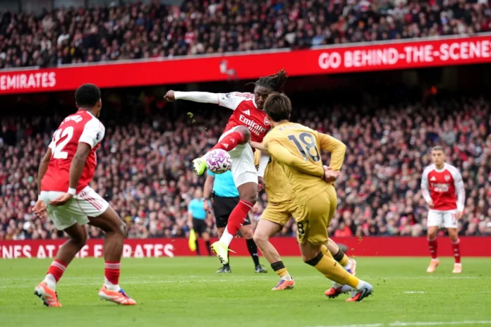 Fútbol/Premier.- (Crónica) El Arsenal no falla y escapa también del City