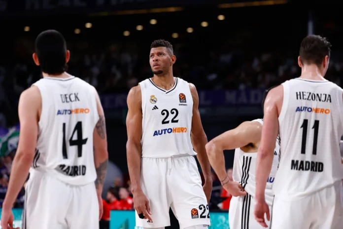 Baloncesto/Liga Endesa.- (Crónica) El Real Madrid hace historia en casa y el Valencia Basket sigue invicto