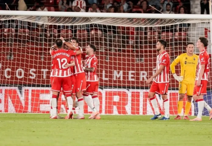 Fútbol/Segunda.- (Crónica) El Almería se pone tercero y el Deportivo suma in extremis