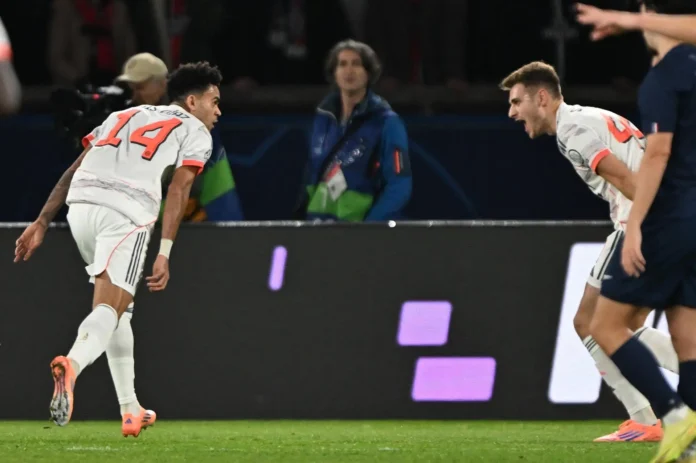 Fútbol/Champions.- (Crónica) El Bayern resiste y asalta París y mantiene el pleno en Champions junto al Arsenal