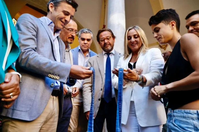 Atletismo.- El Ayuntamiento de Granada homenajea a la marchadora María Pérez y pone su nombre a un polideportivo