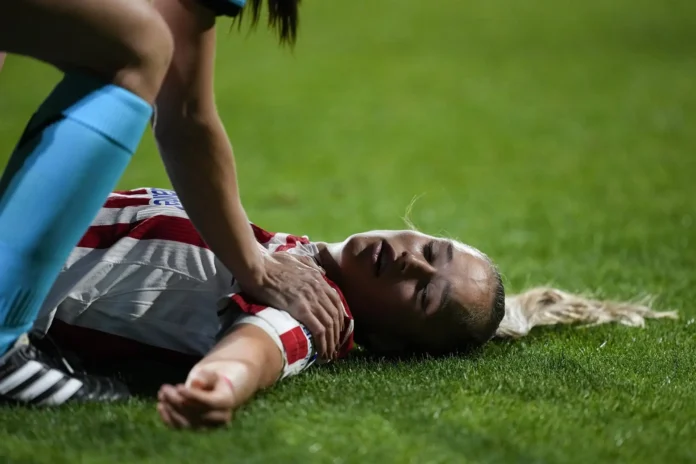 Fútbol.- Andrea Medina, trasladada a un hospital después de sufrir un traumatismo craneoencefálico