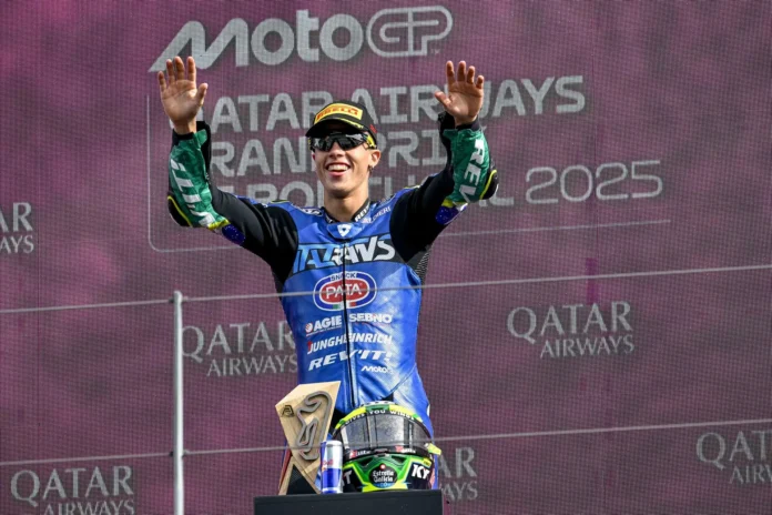 Motociclismo.- Estrella Galicia celebra el Mundial de Moto2 de Diogo Moreira, a quien trajo a España en 2017