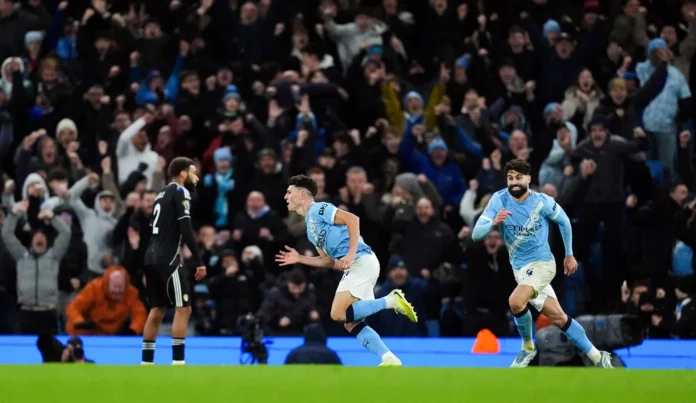 Fútbol/Premier.- AMP.- (Crónica) Foden mantiene al Manchester City presionando a la espera del Chelsea-Arsenal