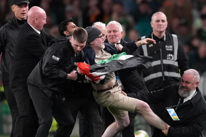 Fútbol.- Aficionados de Irlanda siguen protestando en contra de jugar con Israel
