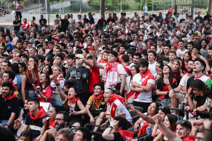 Fútbol.-Aficionados del Rayo exigen a Presa "una disculpa sincera" por "el maltrato constante" al que han sido sometidos