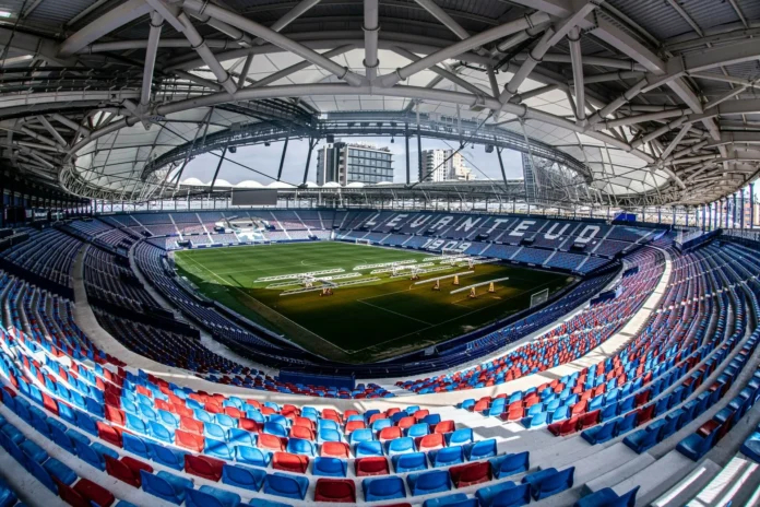 Fútbol.- Altercados entre ultras del Sevilla FC y del Levante UD en los alrededores del Ciutat de València