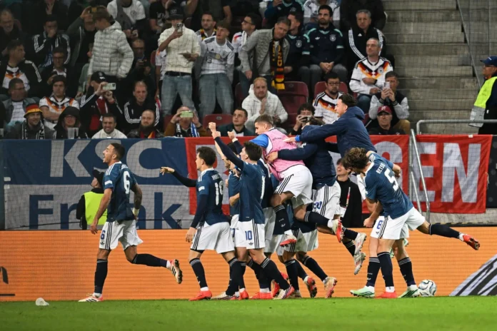 Fútbol.- (Crónica) Alemania pierde en casa ante Grecia, Portugal neutraliza a Haaland y Países Bajos gana en Serbia