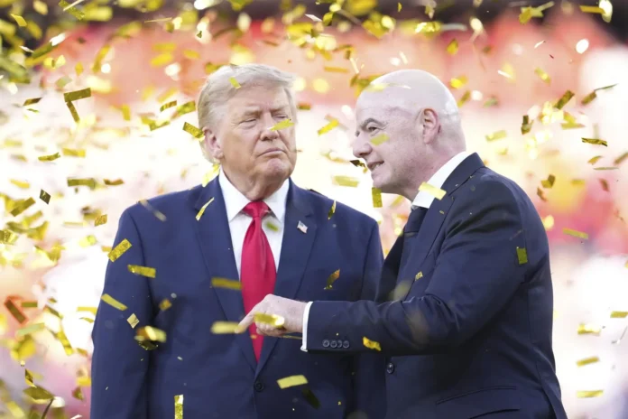 Fútbol.- Donald Trump avisa de un "terrible error" si la FIFA sustituye a su presidente Gianni Infantino