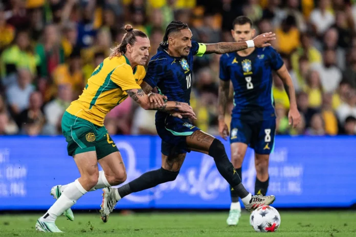 Fútbol.- El blaugrana Raphinha, sustituido al descanso con Brasil por molestias en el muslo derecho