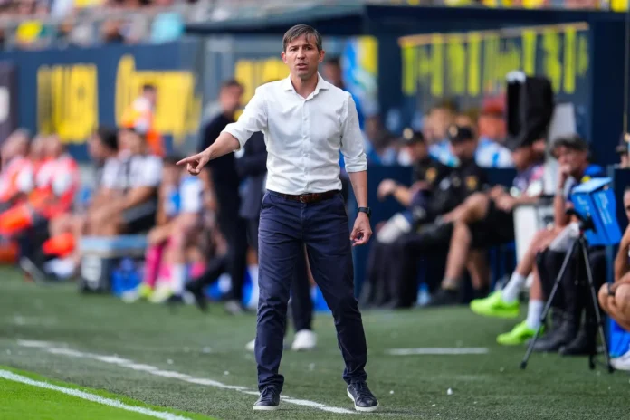 Fútbol.- El Cádiz destituye a Albert Celades como entrenador