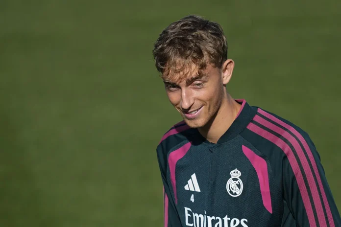 Fútbol.- El central Dean Huijsen, principal novedad en la convocatoria del Real Madrid ante la AS Roma