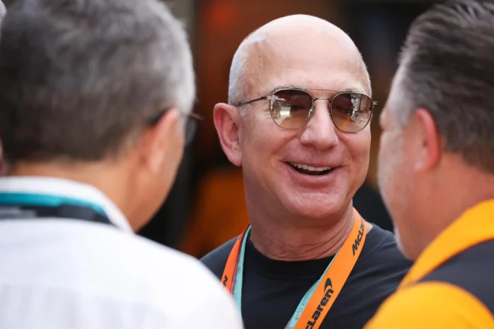 Fútbol.- El consorcio de Jeff Bezos adquiere una participación minoritaria en el Liverpool
