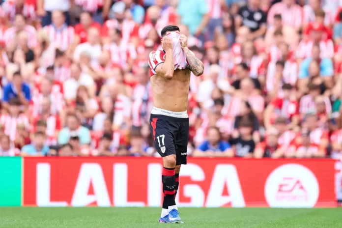 Fútbol.- El lateral del Athletic Club Yuri Berchiche entra en la convocatoria ante el FC Barcelona