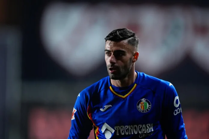 Fútbol.- El lateral izquierdo Diego Rico ficha por Osasuna durante una temporada