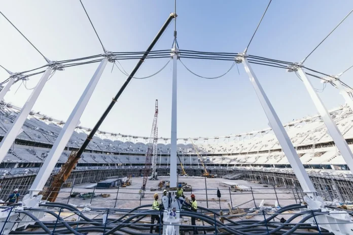 Fútbol.- El Nou Mestalla inicia el izado de la estructura principal de su futura cubierta