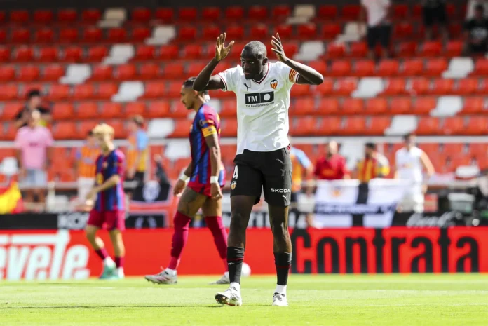 Fútbol.- El Valencia CF pierde a Mouctar Diakhaby por una lesión muscular