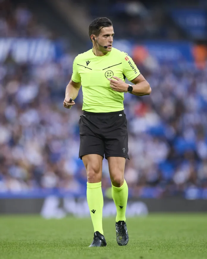 Fútbol.- Guzmán Mansilla señala que el árbitro profesional normaliza la presión social como una faceta más del trabajo
