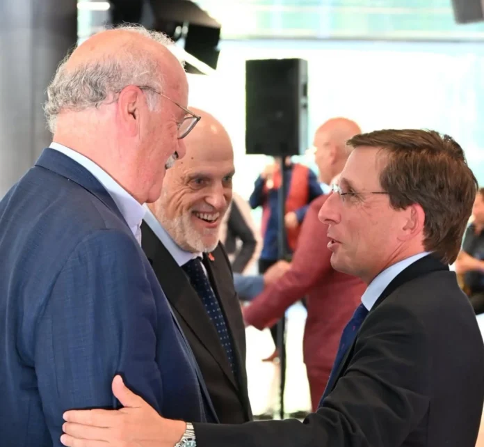 Fútbol.- Javier Tebas y Vicente del Bosque apadrinan la presentación de la Fundación Red Párkinson