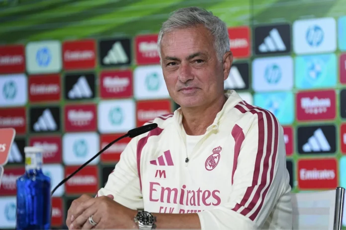 Fútbol.- José Mourinho: "Creo en la honestidad de los árbitros españoles"