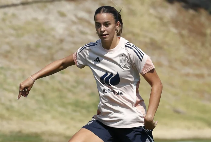 Fútbol.- La centrocampista del Barça Clara Serrajordi, seis semanas de baja por una lesión en la muñeca