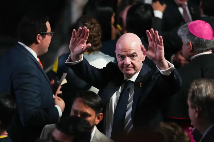 Fútbol.- La FIFA critica "los intentos de socavar el mandato democrático" de Infantino