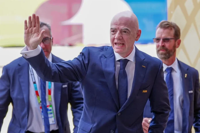 Fútbol.- La FIFA despide a su director de operaciones, Kevin Lamour, por sus críticas a Infantino