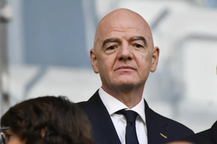 Fútbol.- La FIFA rechaza que Infantino "haya omitido revelar información financiera"