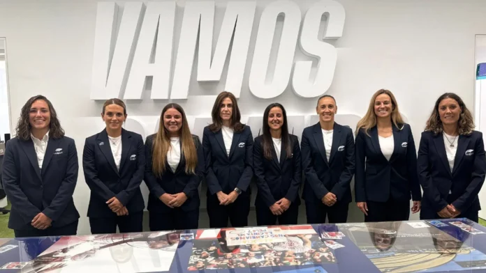 Fútbol.- Las directoras de partido de Liga F Moeve ultiman lapreparación para el inicio de la temporada 2026-27