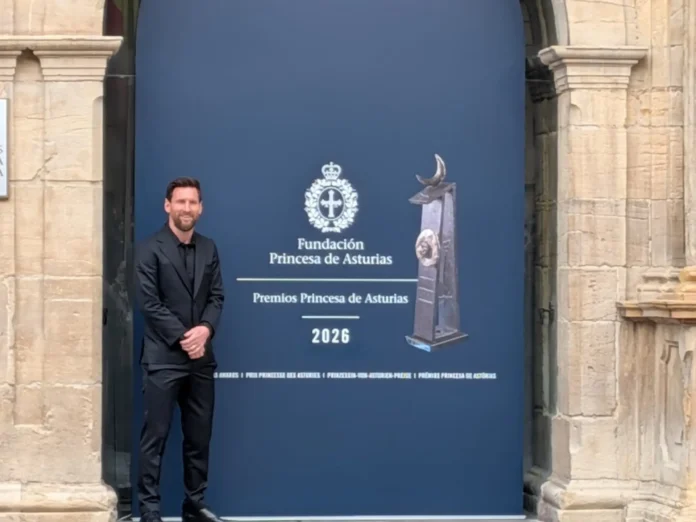 Fútbol.- Leo Messi llega a Oviedo entre gritos y aplausos de sus admiradores